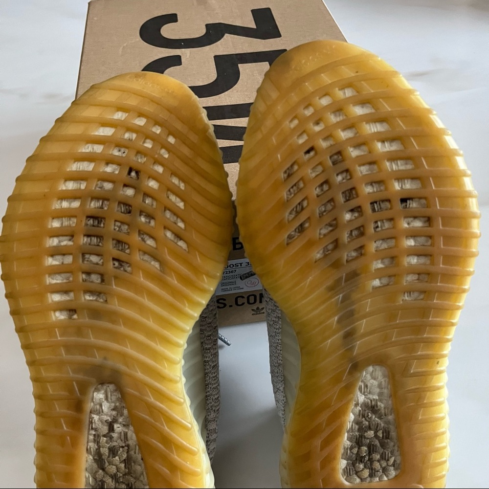 VGUC Yeezy Boost 350v2 static size 9 - Picture 9 of 13